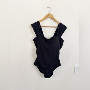 Jantzen Women's Elegant Black One-Piece Swimsuit